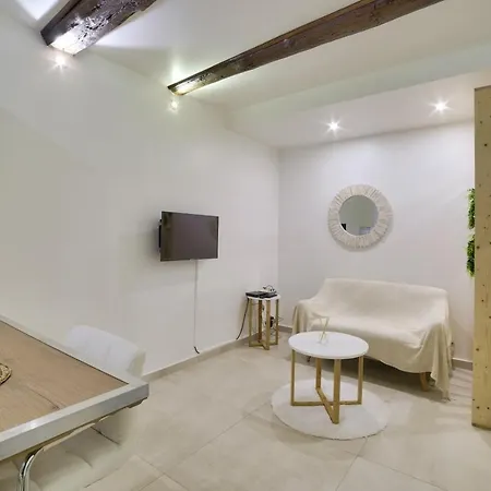 Superb Flat Near The In *